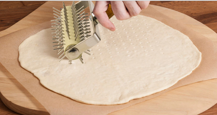 Ứng dụng con lăn gai tạo lỗ đế bánh pizza đa năng | Anh Quang Shop
