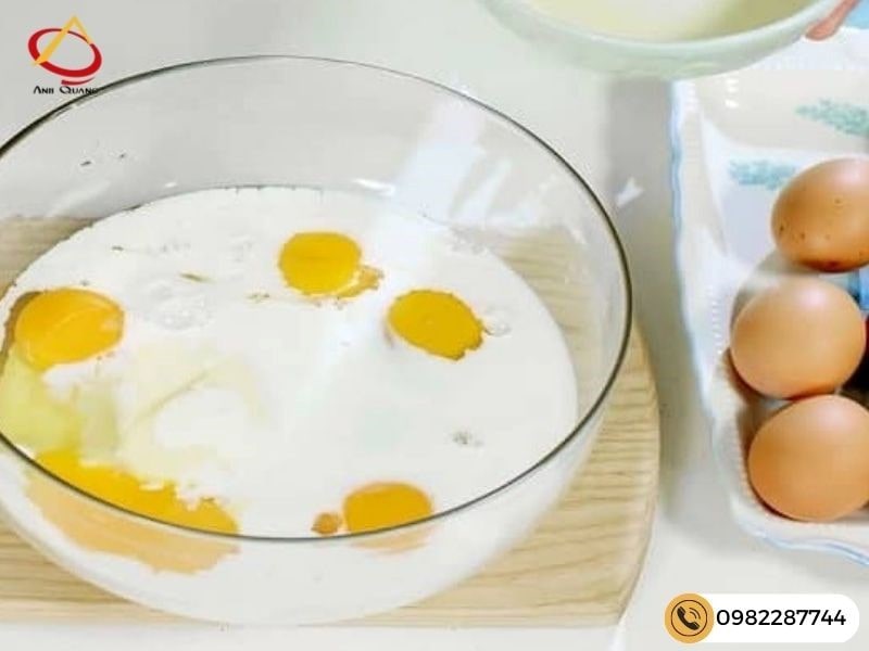 Bước 1 - Tạo hỗn hợp trứng sữa làm flan rau câu