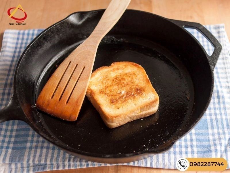 Cách làm bánh mì bơ đường bằng chảo