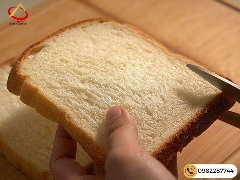Bước 1 - Sơ chế bánh mỳ nguyên vẹn liệu