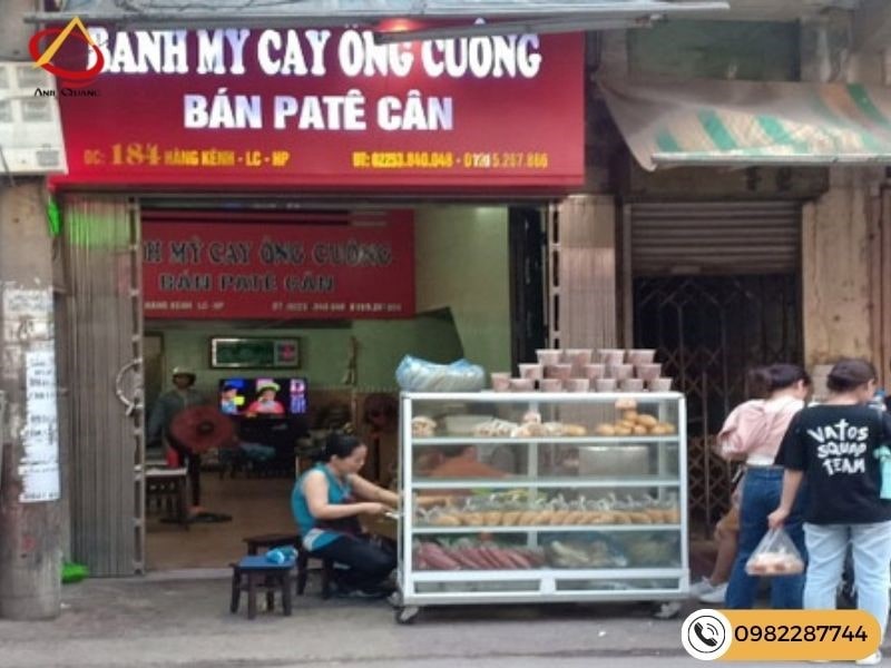 Tiệm bánh mì que cay Ông Cuông - Hải Phòng